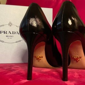 Gold Logo Prada Pumps Black Textured Patent 38.5